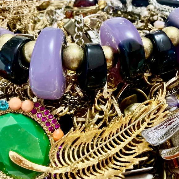 1 LB pound Estate Sale jewelry lot~ Gold Silver rhinestones pearls - Picture 3 of 7